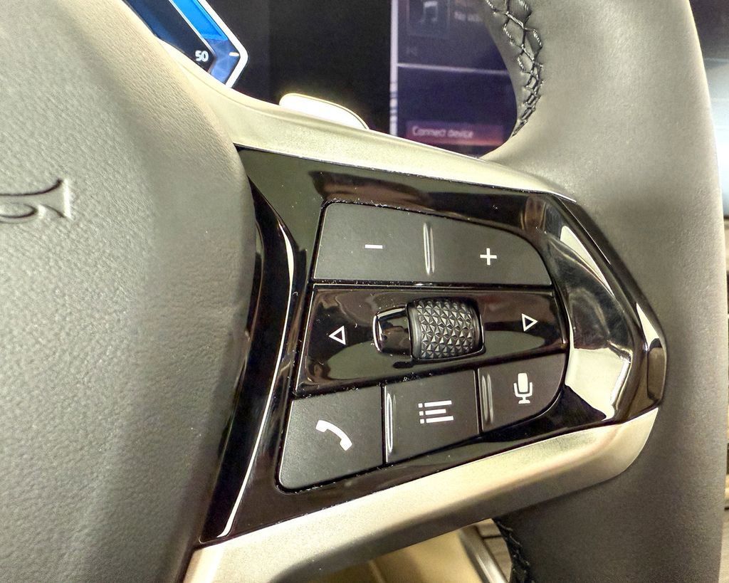 Thumbnail: 2025 BMW 3 Series - 38