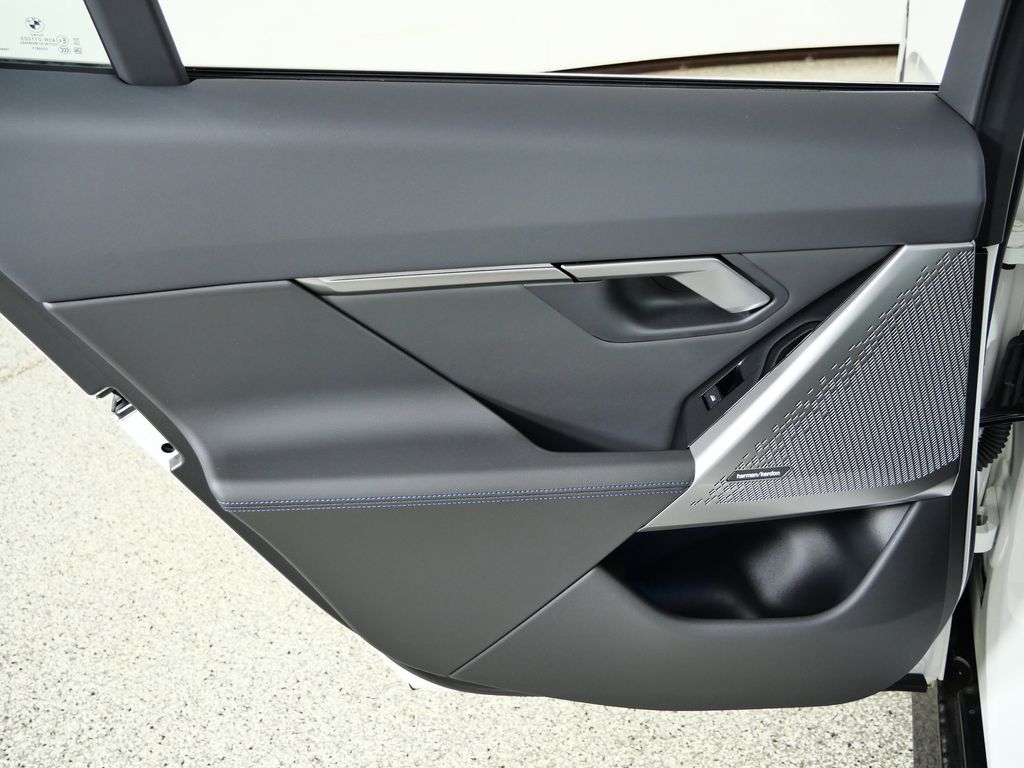 Thumbnail: 2026 BMW i5 - 28