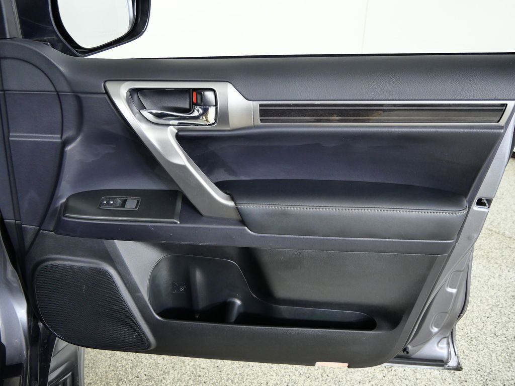 Thumbnail: 2023 Lexus GX - 19