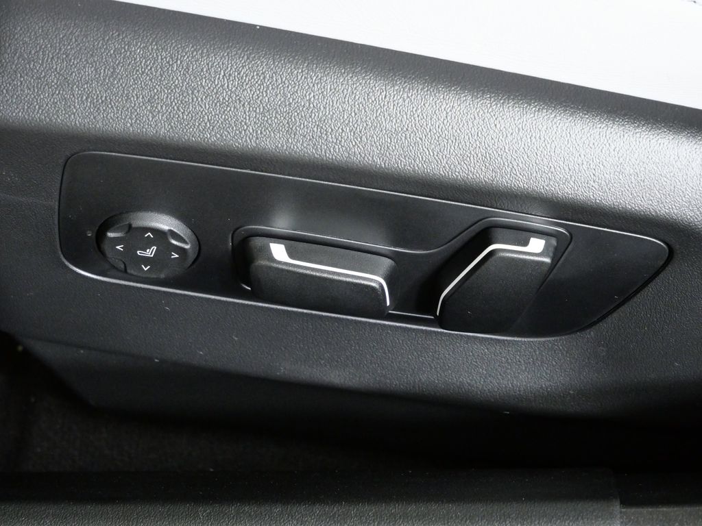 Thumbnail: 2026 BMW M5 - 37