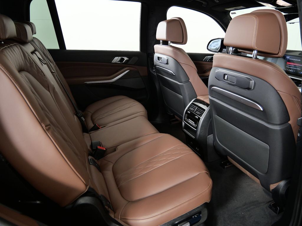 Thumbnail: 2026 BMW X7 - 26