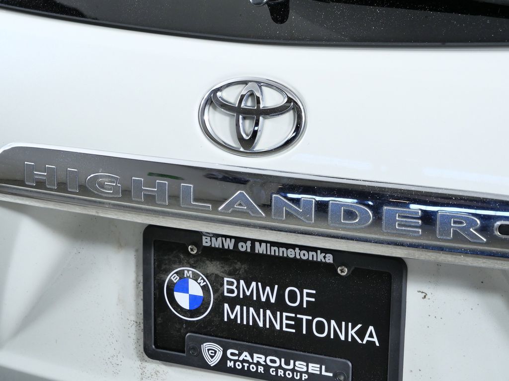 Thumbnail: 2011 Toyota Highlander - 13