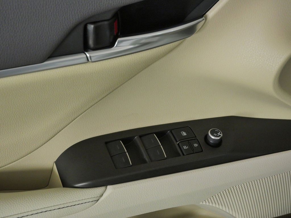 Thumbnail: 2023 Toyota Camry - 34