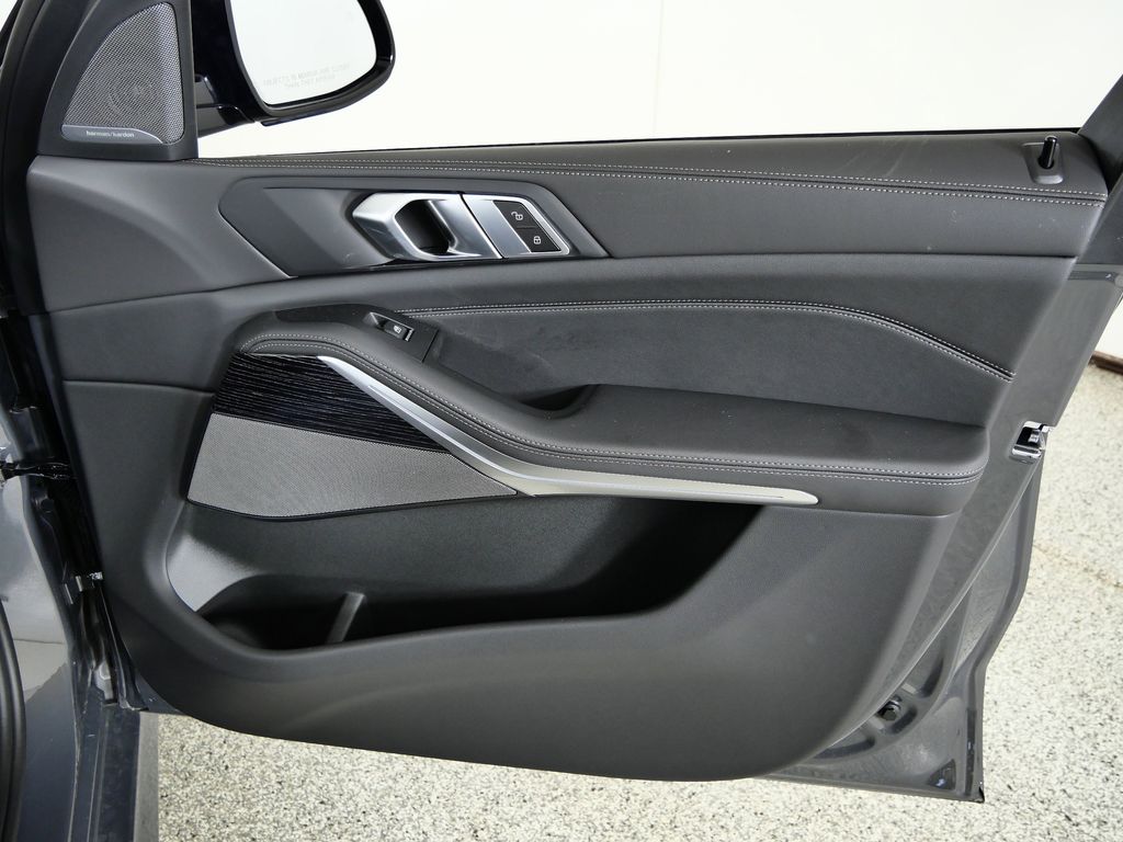 Thumbnail: 2026 BMW X5 - 21