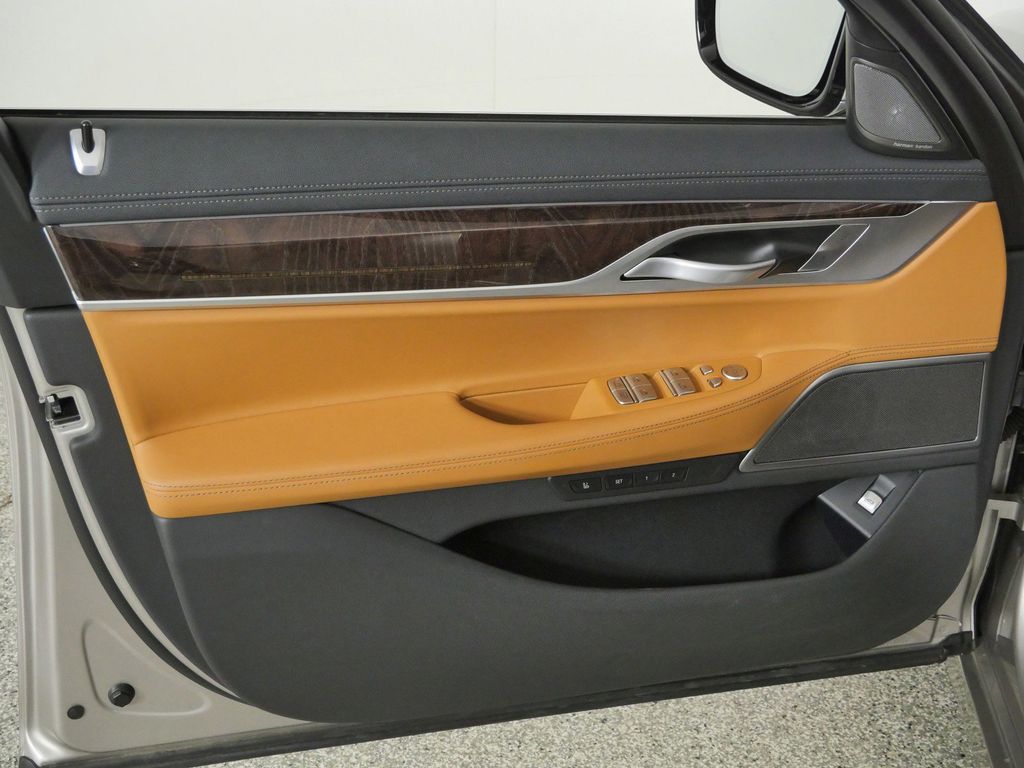 Thumbnail: 2022 BMW 7 Series - 36