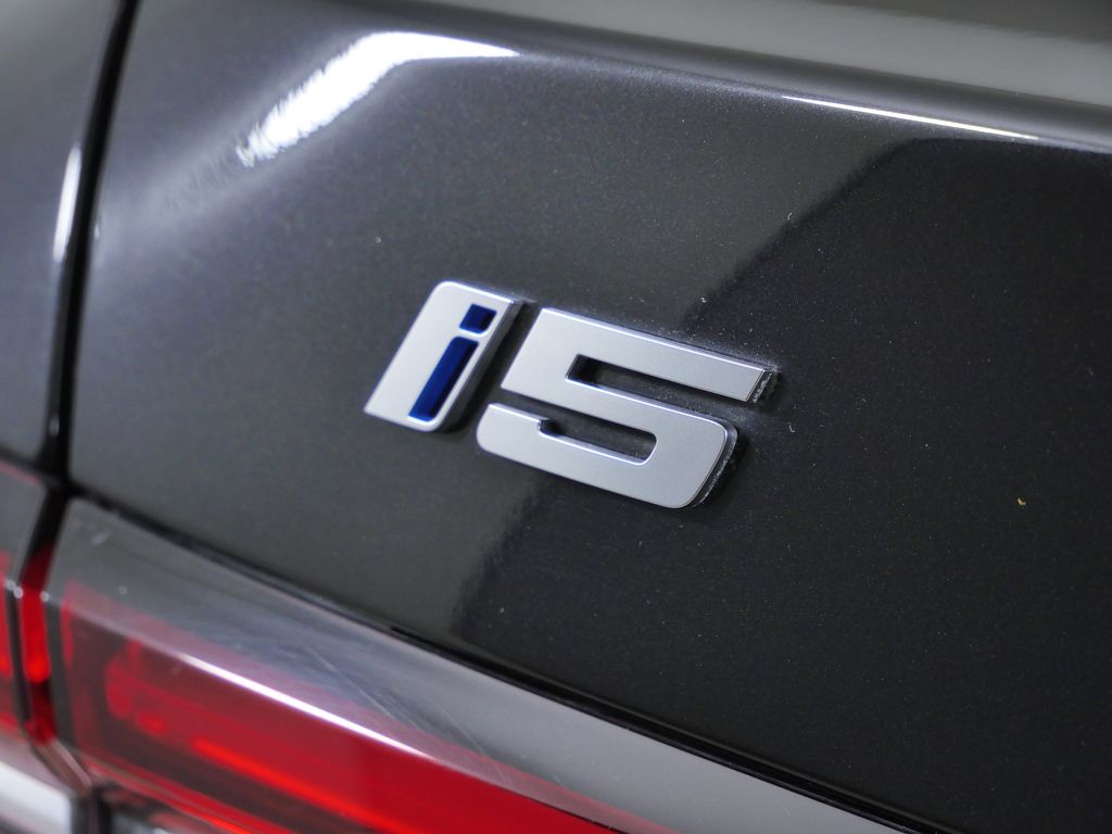 Thumbnail: 2026 BMW i5 - 16