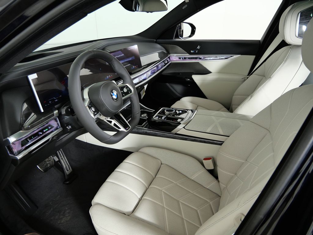 Thumbnail: 2026 BMW 7 Series - 34