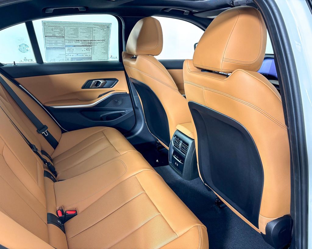 Thumbnail: 2025 BMW 3 Series - 26