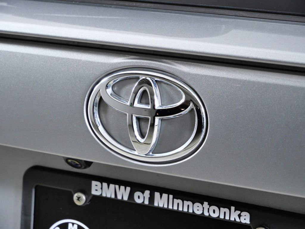 Thumbnail: 2021 Toyota RAV4 - 12