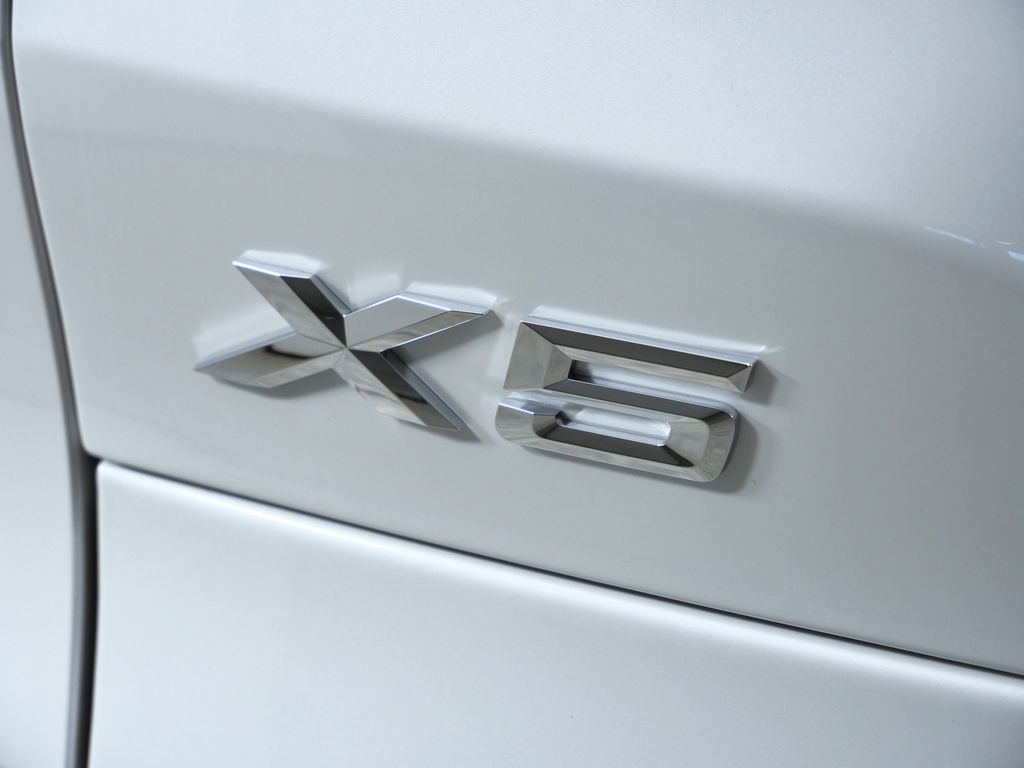 Thumbnail: 2026 BMW X5 - 13