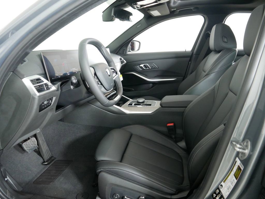 Thumbnail: 2025 BMW 3 Series - 36