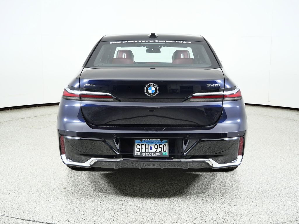 Thumbnail: 2025 BMW 7 Series - 11