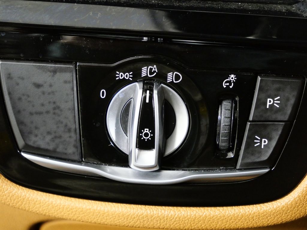 Thumbnail: 2021 BMW 5 Series - 40