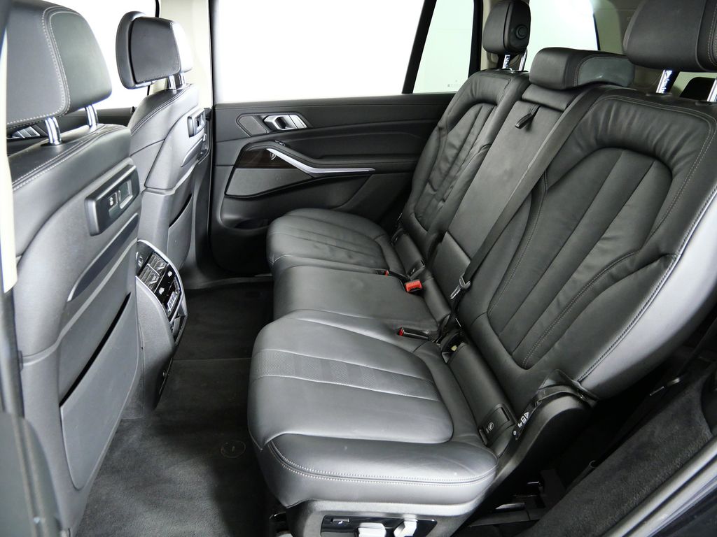 Thumbnail: 2019 BMW X7 - 33