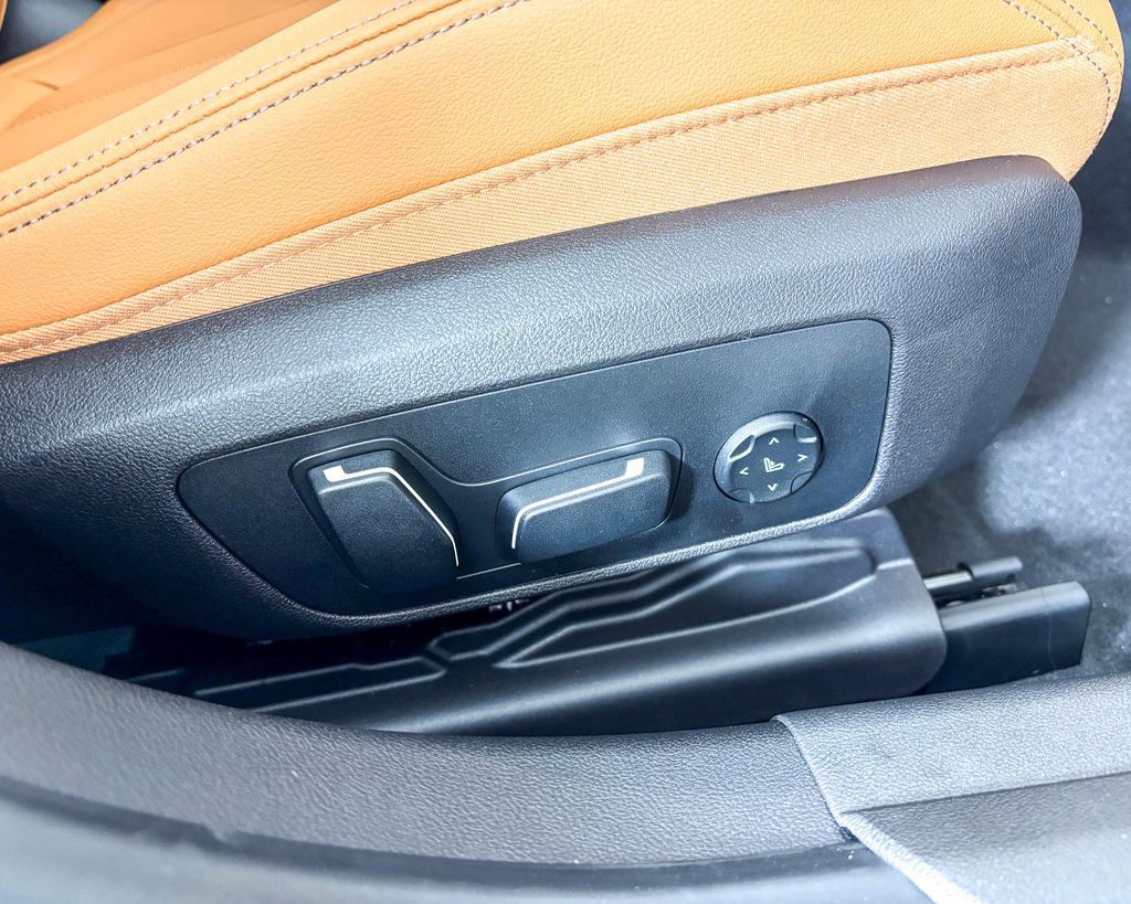 Thumbnail: 2025 BMW 3 Series - 24