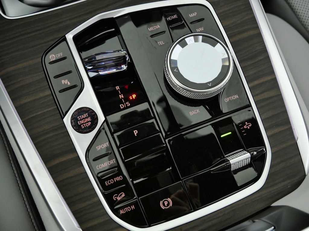 Thumbnail: 2026 BMW X7 - 50