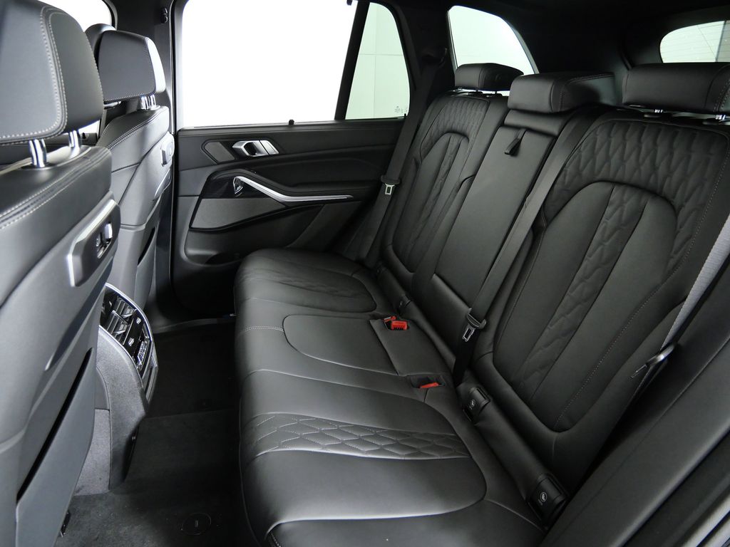 Thumbnail: 2026 BMW X5 - 33