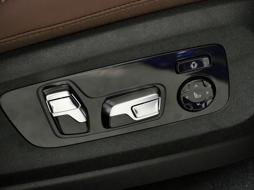 Thumbnail: 2026 BMW X7 - 22