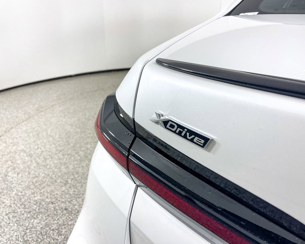 Thumbnail: 2025 BMW 7 Series - 15