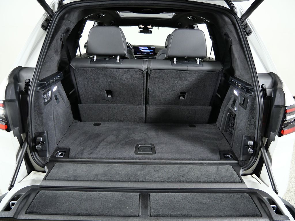 Thumbnail: 2024 BMW X7 - 33