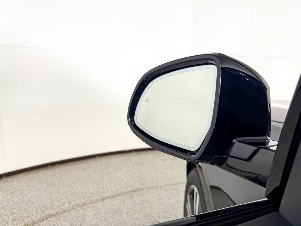 Thumbnail: 2026 BMW X7 - 41