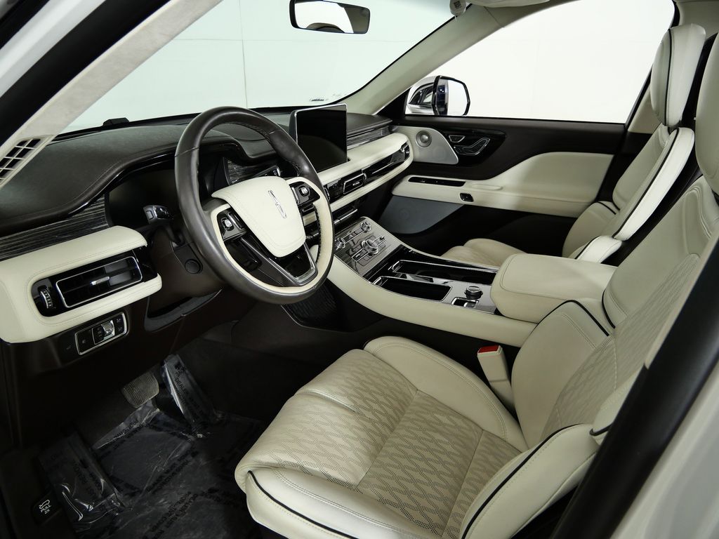 Thumbnail: 2020 Lincoln Aviator - 34