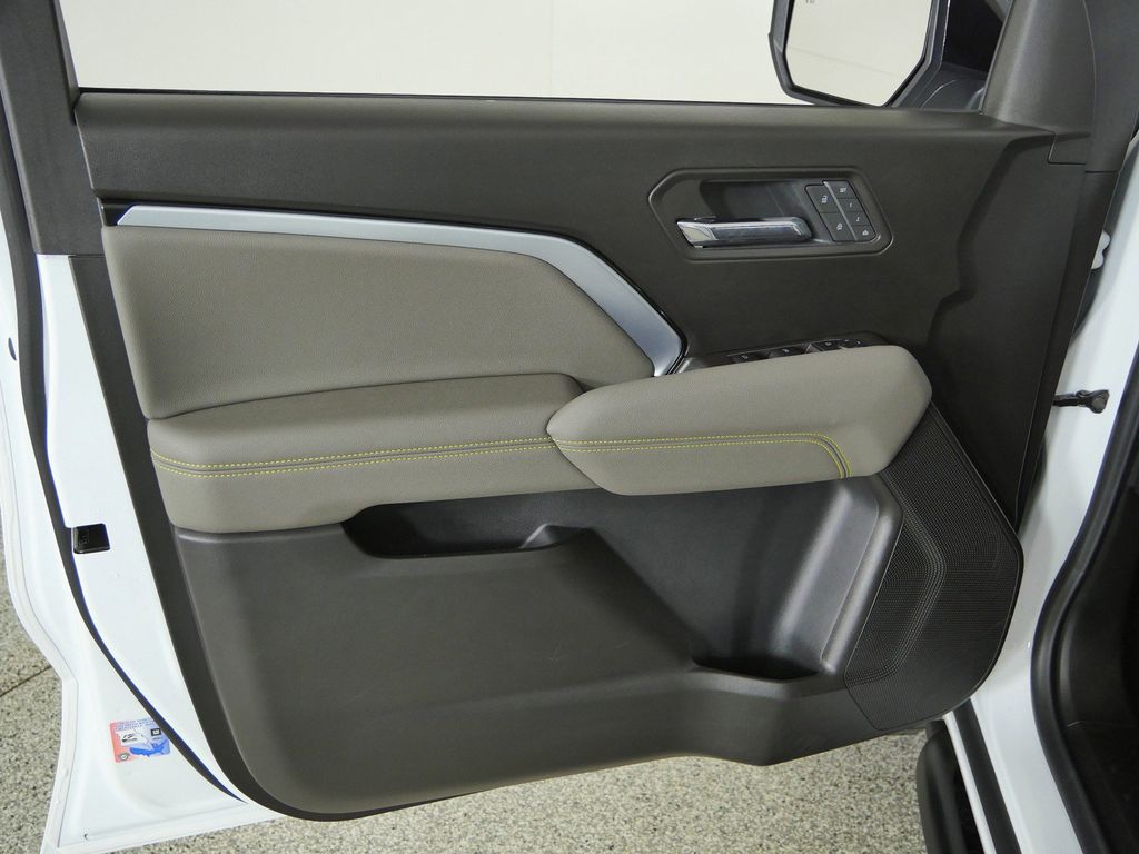 Thumbnail: 2025 Chevrolet Colorado - 31