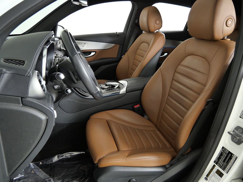 Thumbnail: 2019 Mercedes-Benz GLC - 35