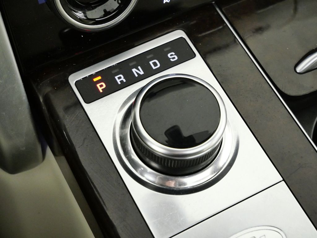 Thumbnail: 2022 Land Rover Range Rover - 46