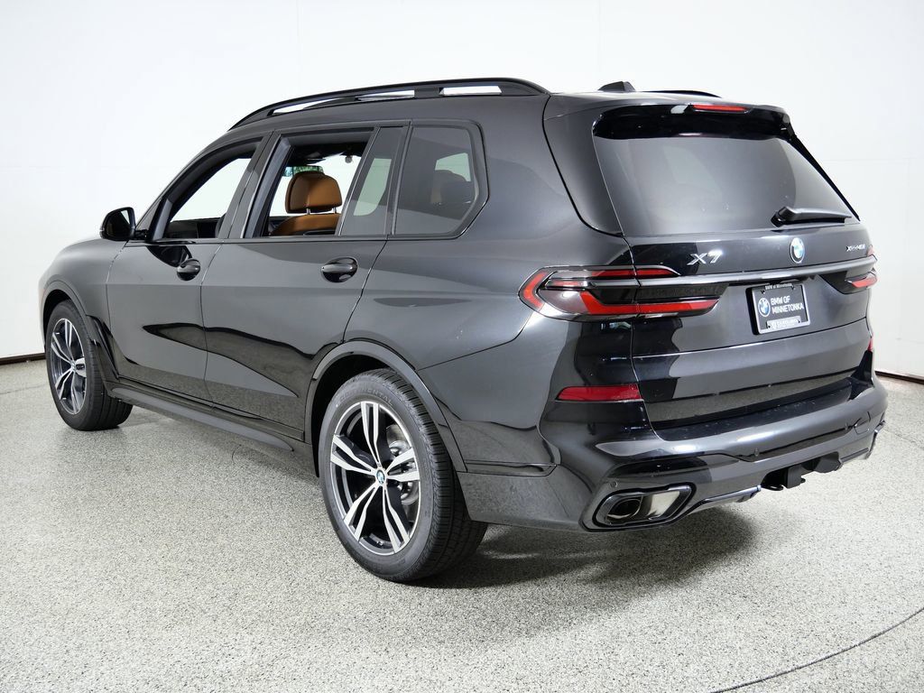 Thumbnail: 2026 BMW X7 - 16