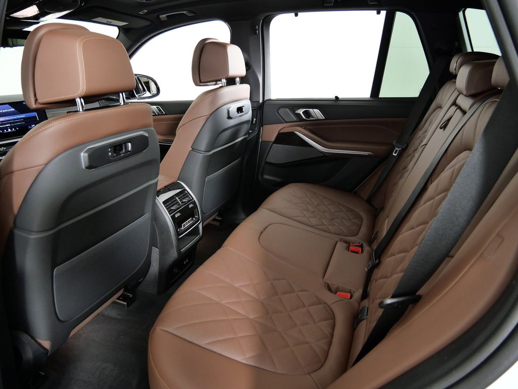 Thumbnail: 2026 BMW X5 - 32