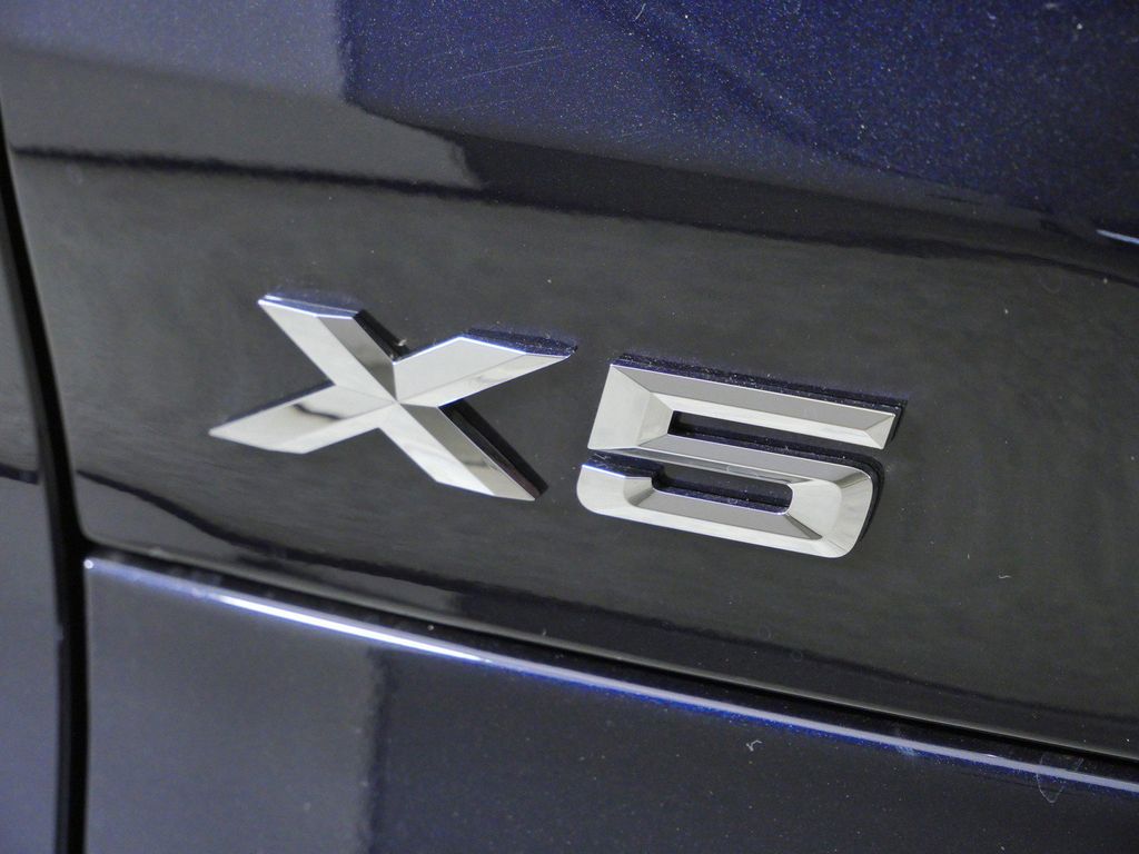 Thumbnail: 2026 BMW X5 - 13