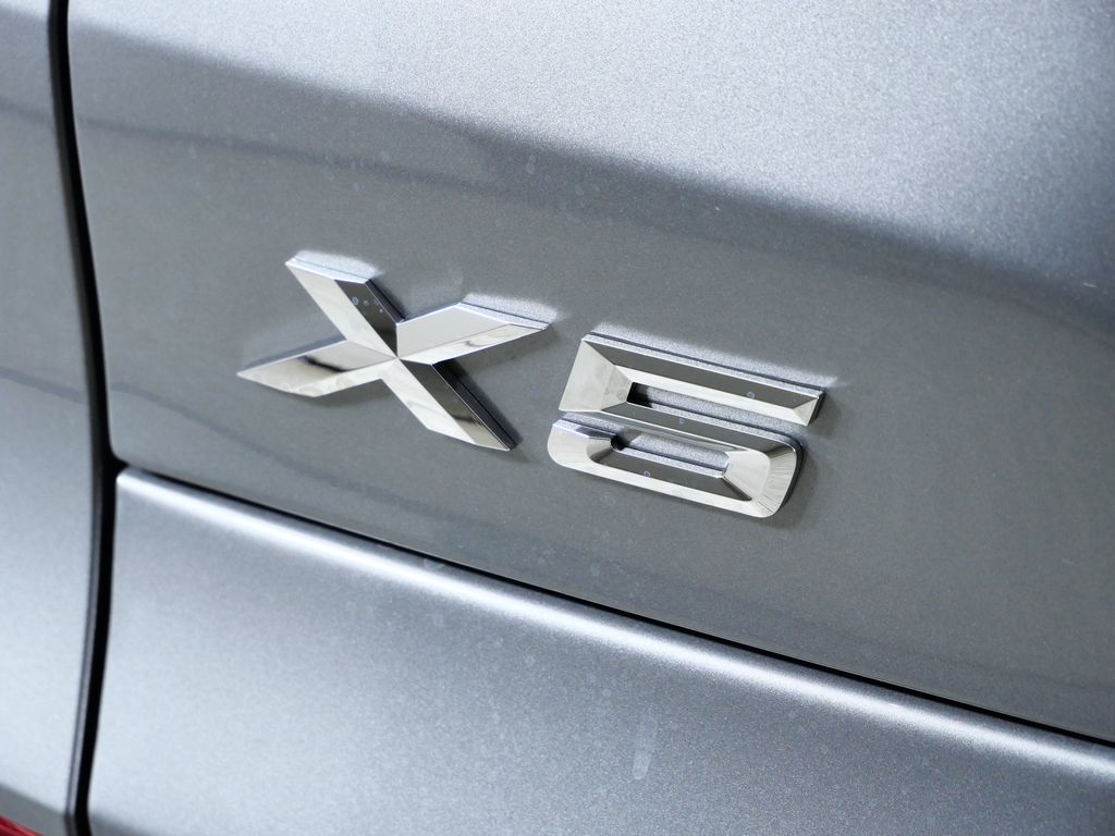 Thumbnail: 2026 BMW X5 - 13