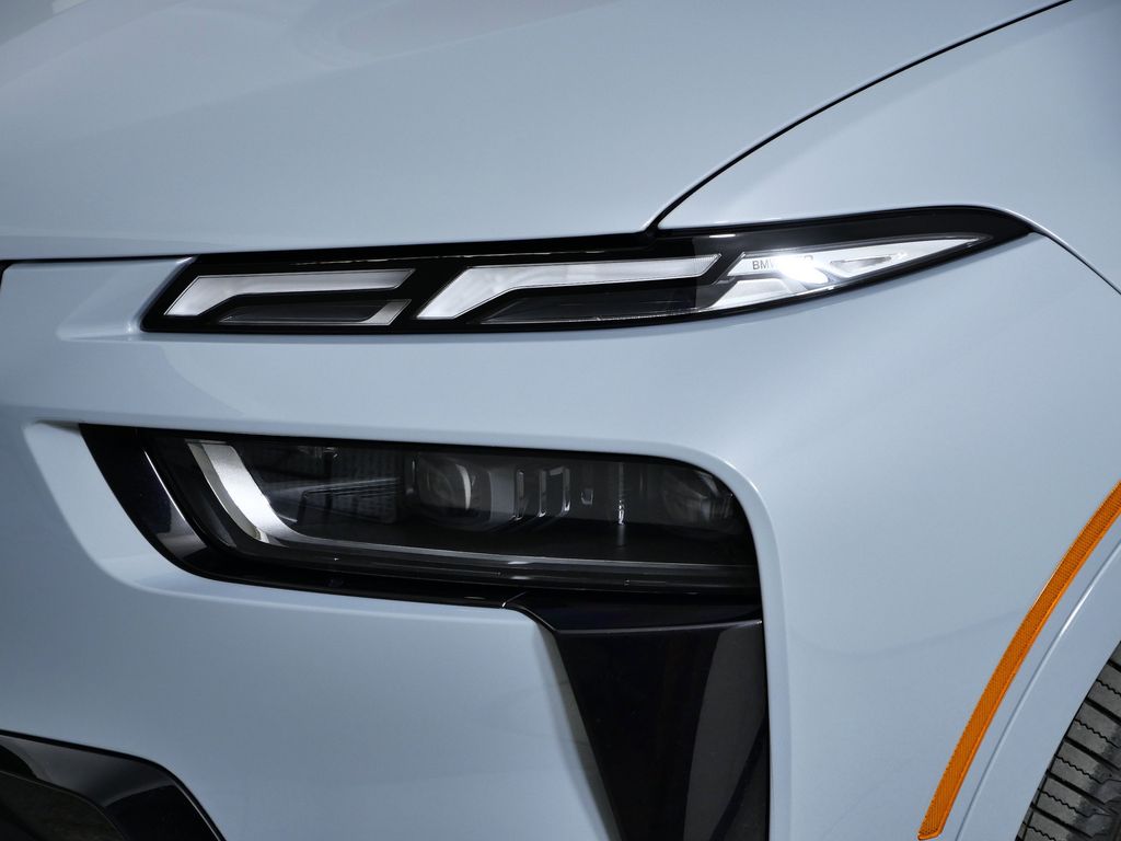 Thumbnail: 2025 BMW X7 - 4