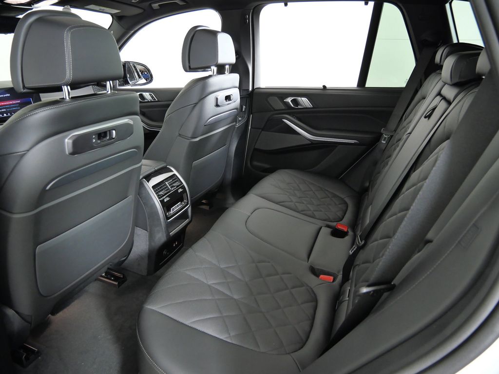 Thumbnail: 2026 BMW X5 - 32