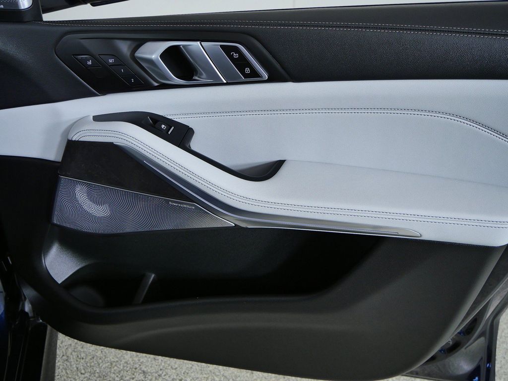 Thumbnail: 2026 BMW X5 - 21