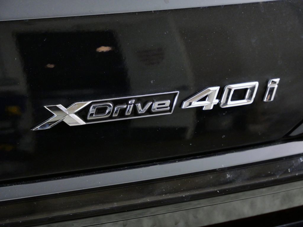 Thumbnail: 2026 BMW X7 - 14