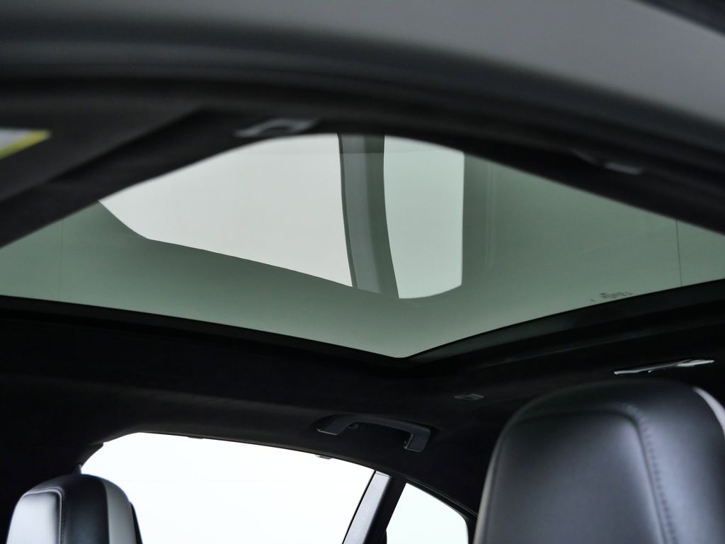 Thumbnail: 2026 BMW M5 - 18