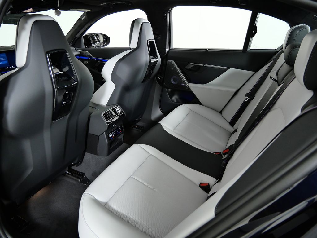 Thumbnail: 2026 BMW M5 - 30