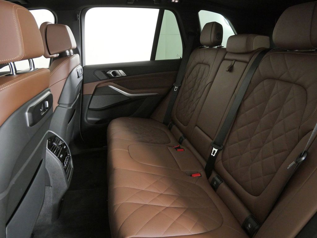 Thumbnail: 2025 BMW X5 - 37