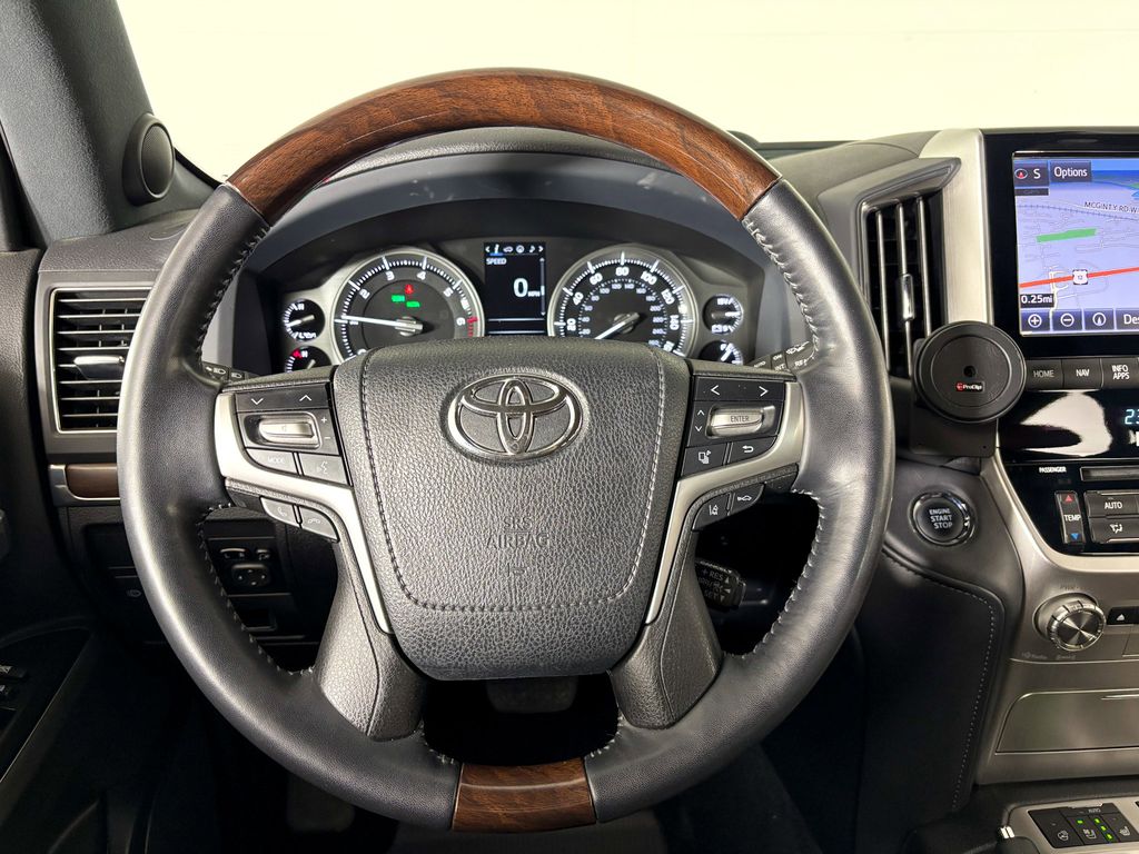 Thumbnail: 2017 Toyota Land Cruiser - 8