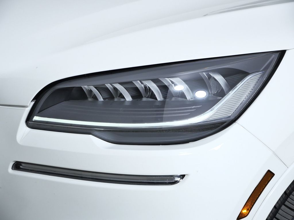 Thumbnail: 2023 Lincoln Aviator - 4