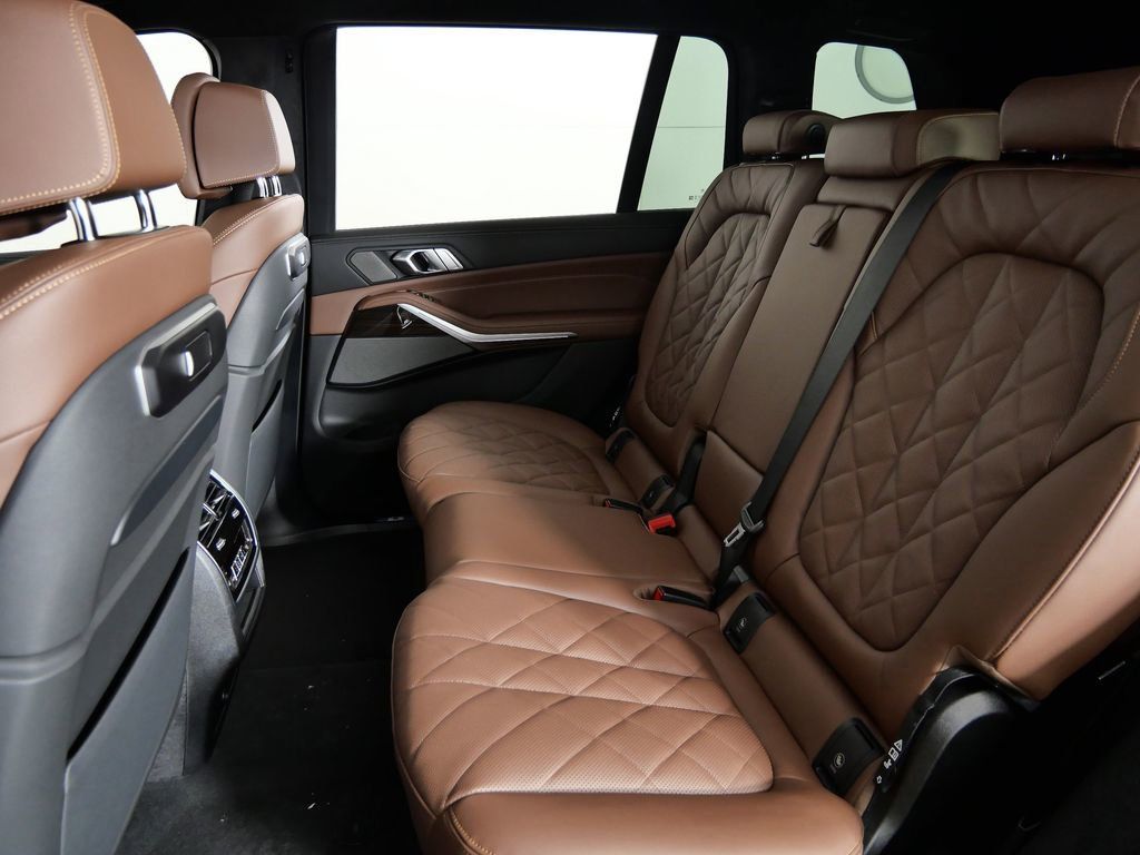 Thumbnail: 2026 BMW X7 - 37