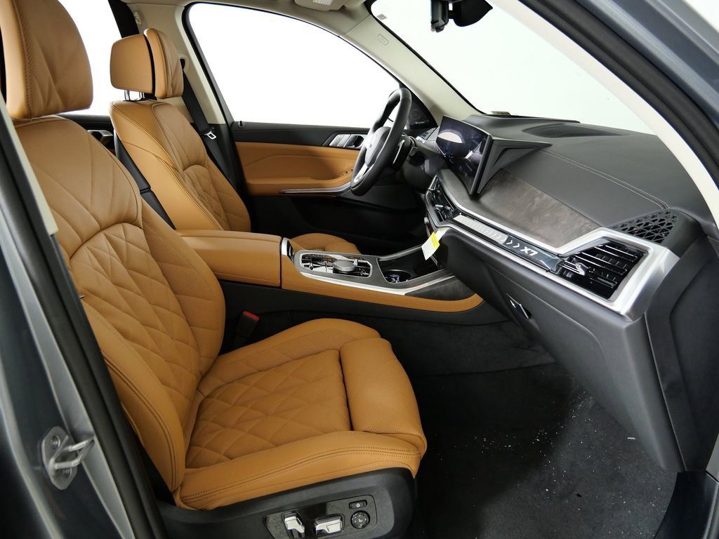 Thumbnail: 2026 BMW X7 - 22