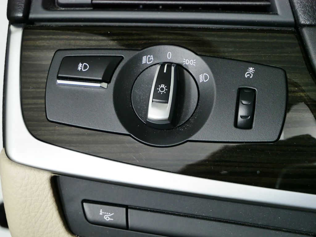 Thumbnail: 2013 BMW 5 Series - 35