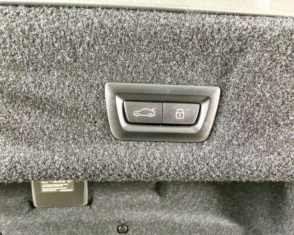 Thumbnail: 2025 BMW 3 Series - 19