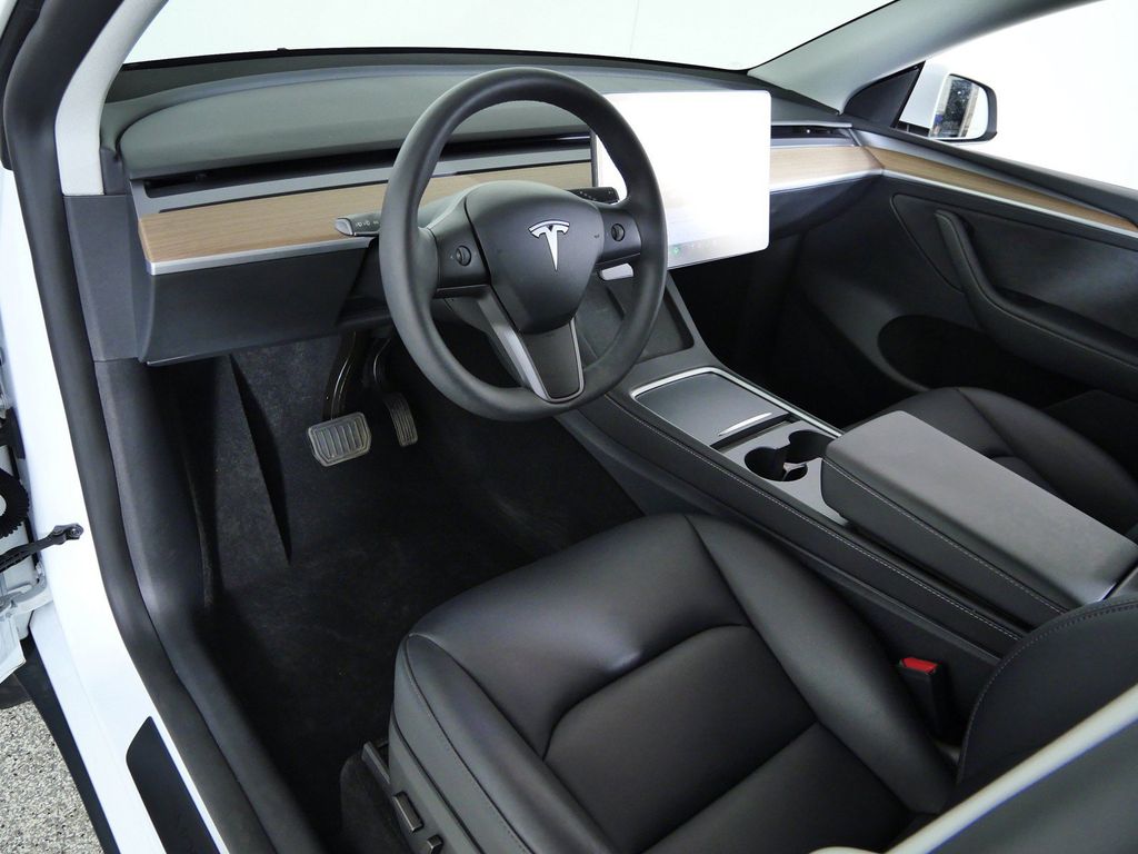 Thumbnail: 2025 Tesla Model Y - 33