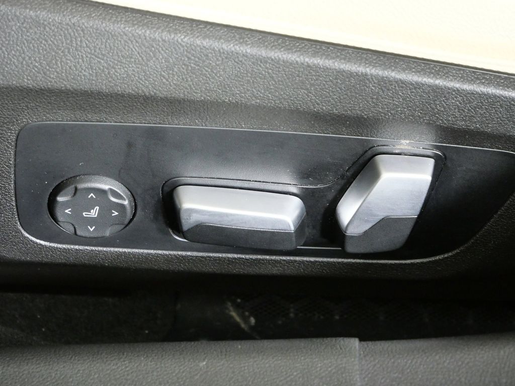 Thumbnail: 2023 BMW 3 Series - 41