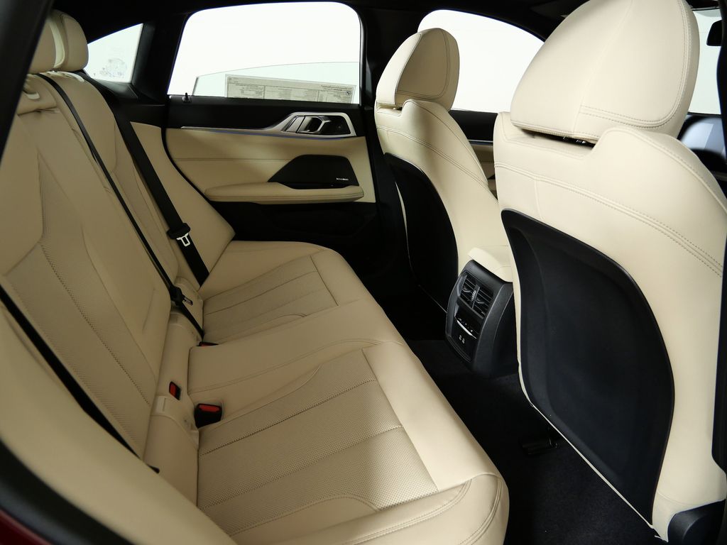 Thumbnail: 2026 BMW i4 - 25