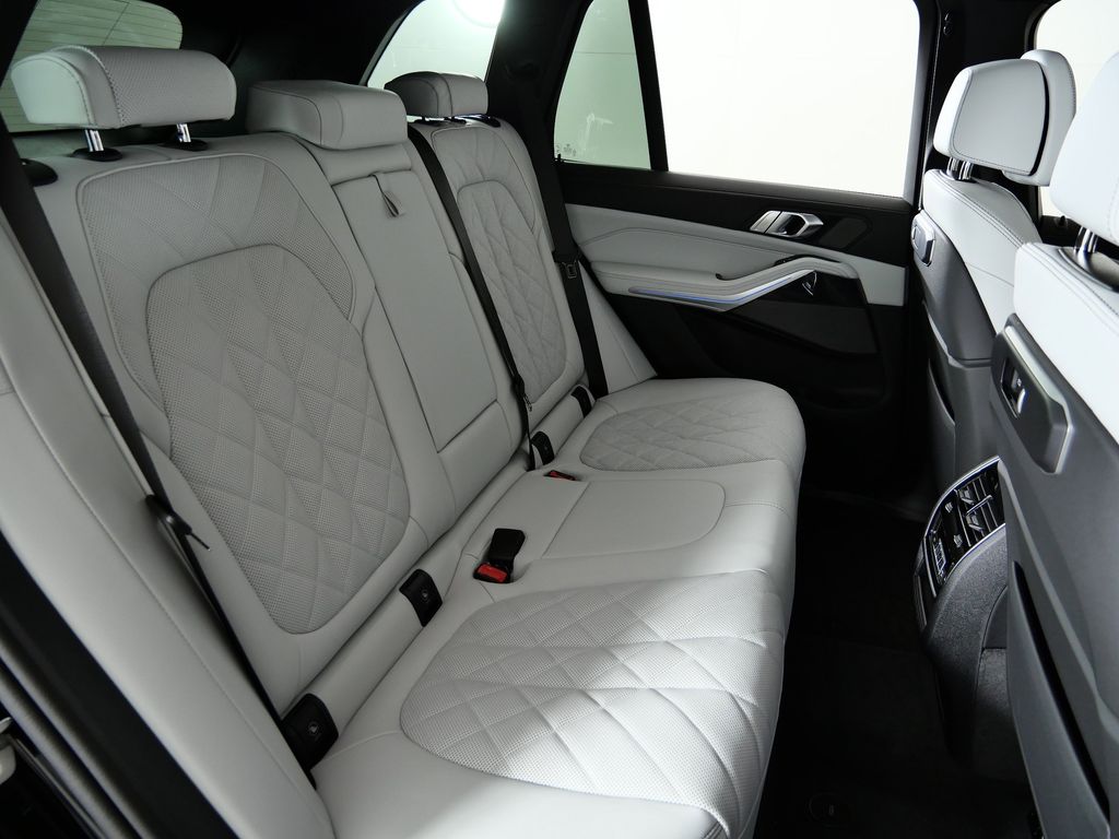 Thumbnail: 2026 BMW X5 - 27